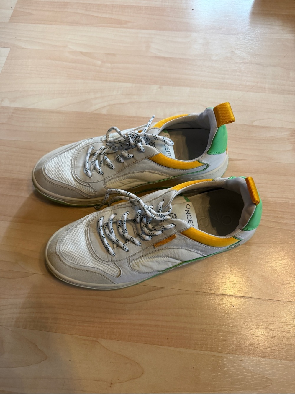 Oncept Porto Low Sneakers with Yellow and Green Accents